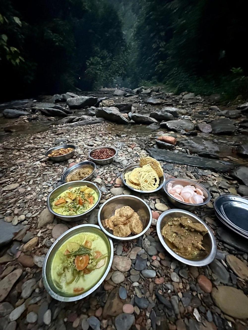 Batu Kapal Guest House & Jungle Trekking Bukit Lawang Exterior photo