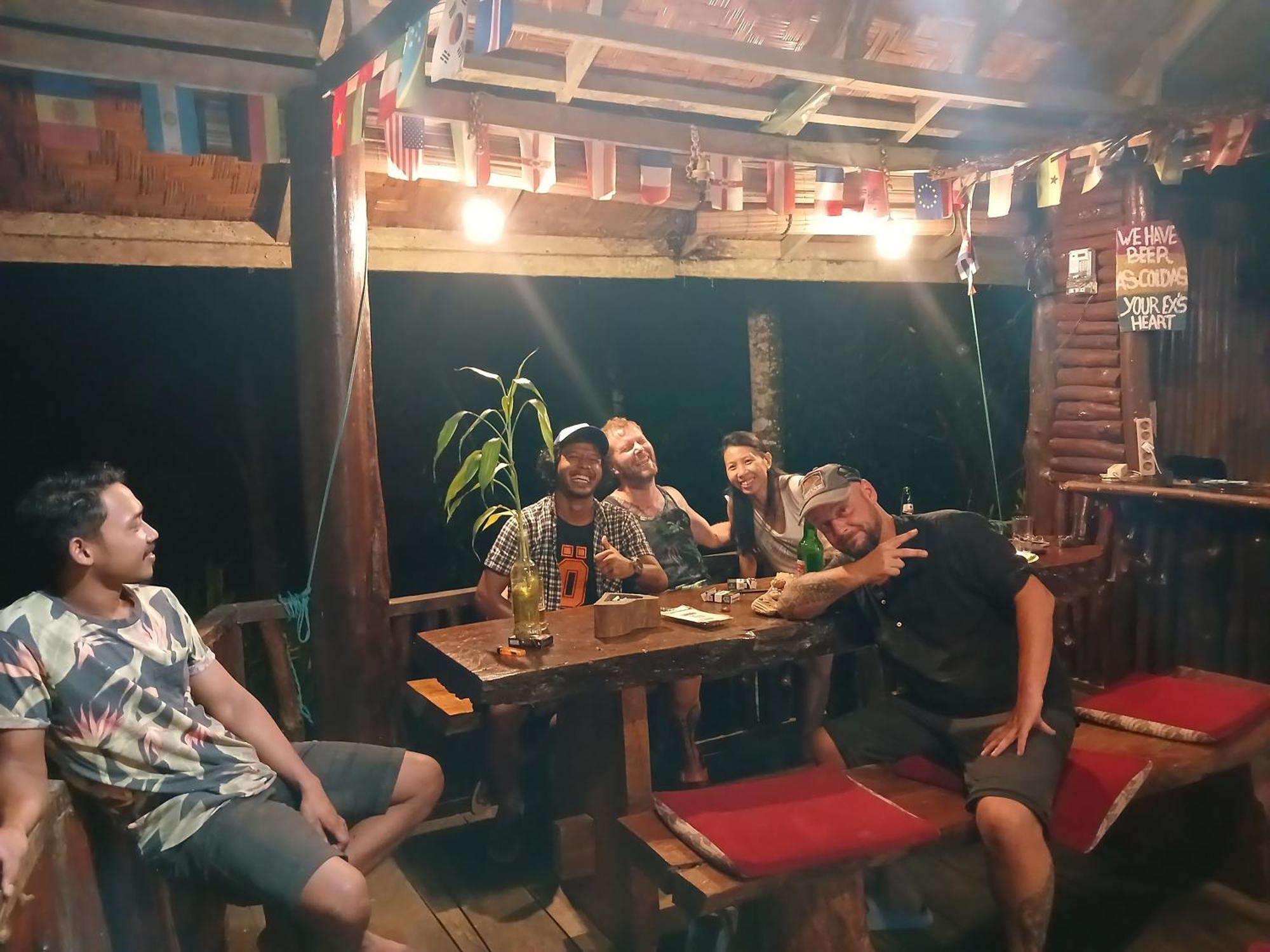 Batu Kapal Guest House & Jungle Trekking Bukit Lawang Exterior photo