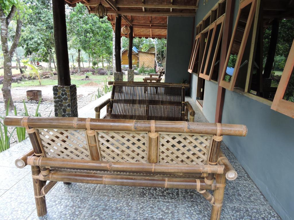 Batu Kapal Guest House & Jungle Trekking Bukit Lawang Exterior photo